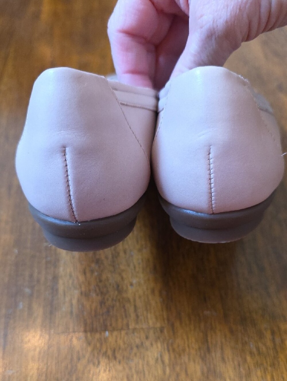 NWOT Clarks Candra Blush Leather Ballet Flats with Medallion Detail Sz 6.5 - Picture 6 of 9